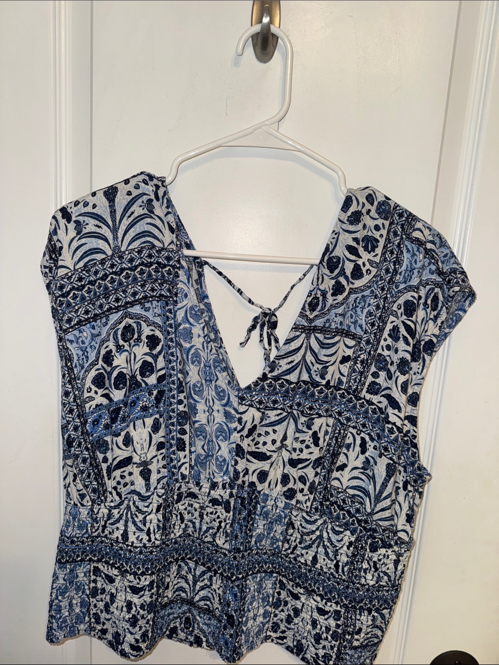 Old Navy Blue and White Printed Sleeveless Blouse